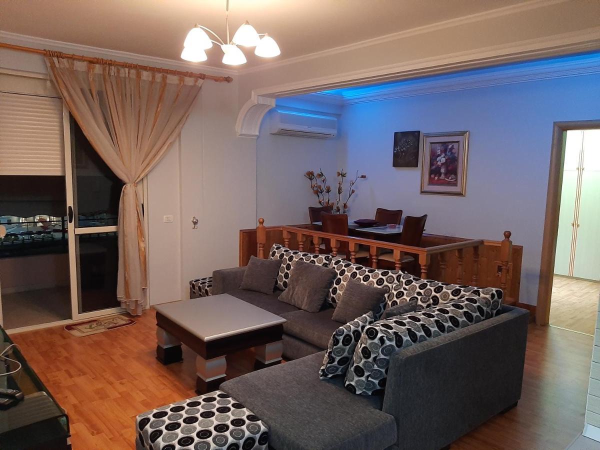 Appartement Apartament Egzoni City Center à Berat Extérieur photo